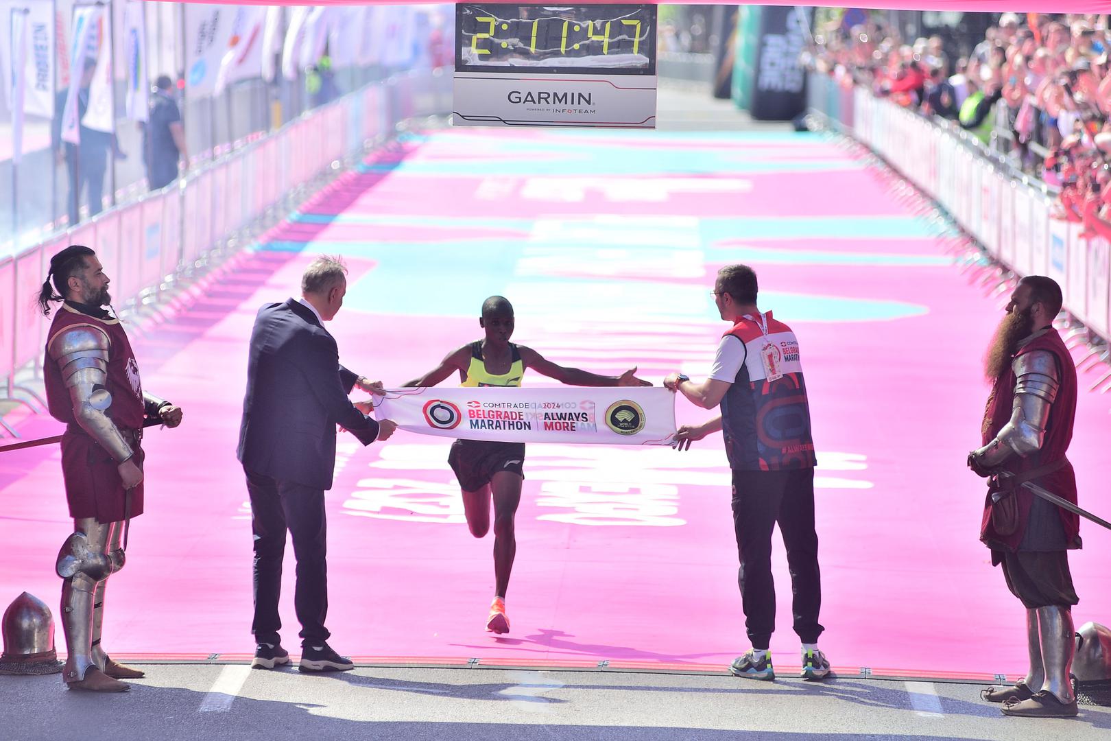 Na beogradskom maratonu sudjelovalo je više od dvije tisuće trkača, a pobjedničko vrijeme na kraju unesrećenog Gilberta bilo je 2:11.47